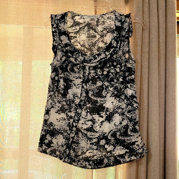 Sleeveless top - Picture 1 of 8